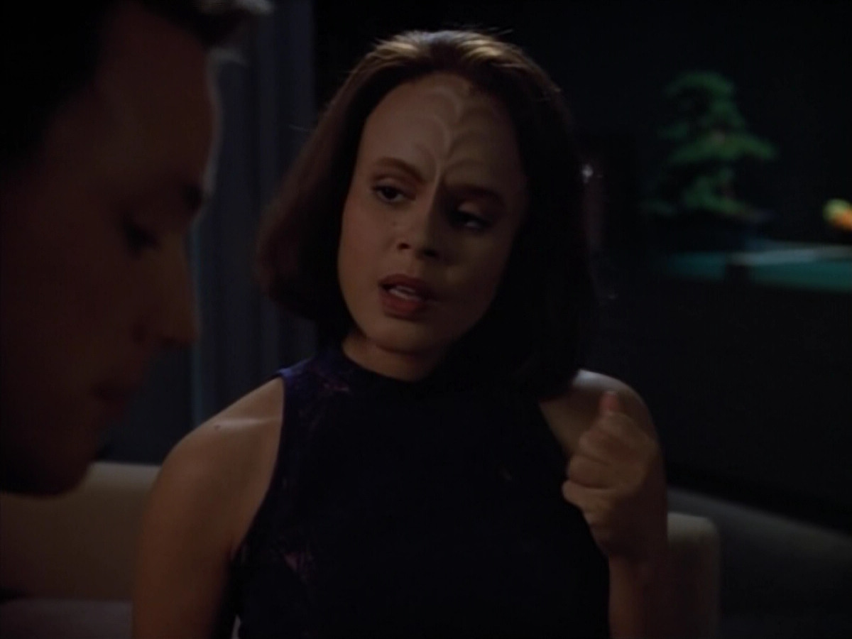 extant_StarTrek_VOY_4x07-ScientificMethod_04162.jpg