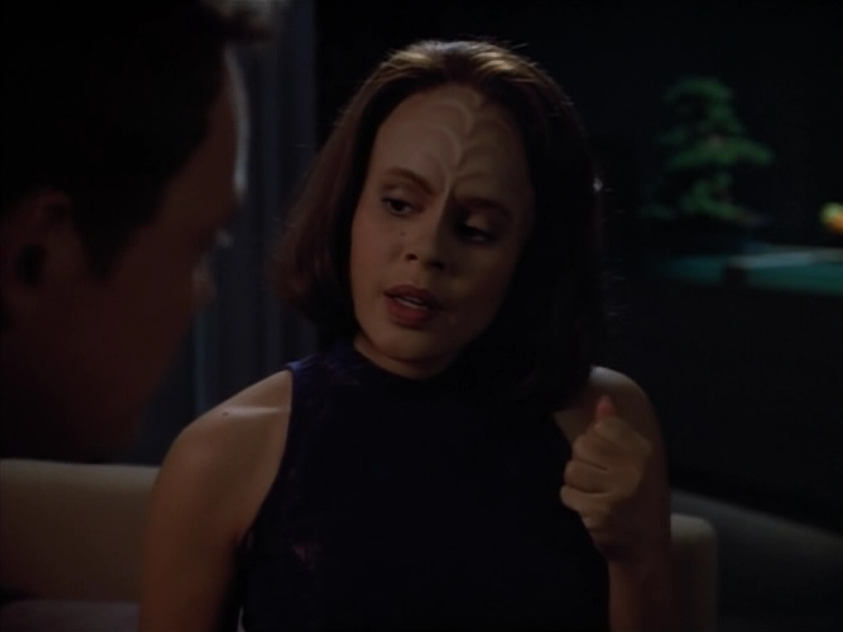 extant_StarTrek_VOY_4x07-ScientificMethod_04163.jpg