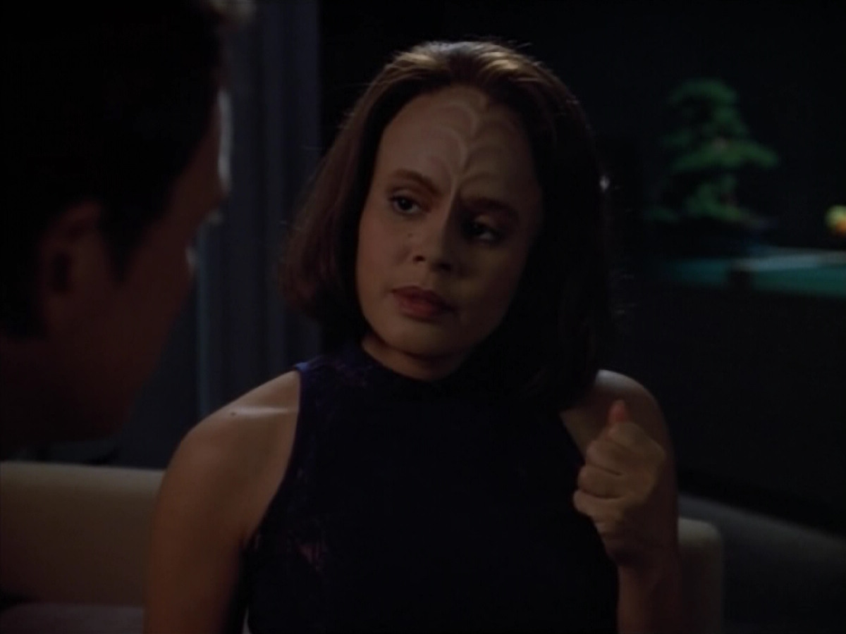 extant_StarTrek_VOY_4x07-ScientificMethod_04164.jpg