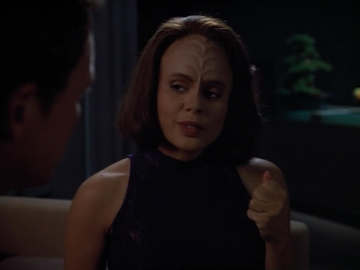 extant_StarTrek_VOY_4x07-ScientificMethod_04165.jpg