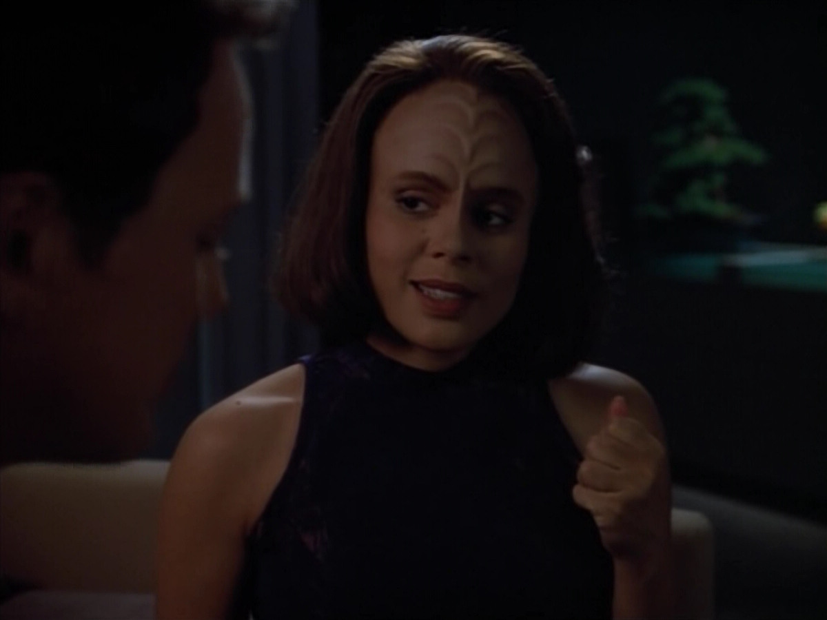 extant_StarTrek_VOY_4x07-ScientificMethod_04166.jpg