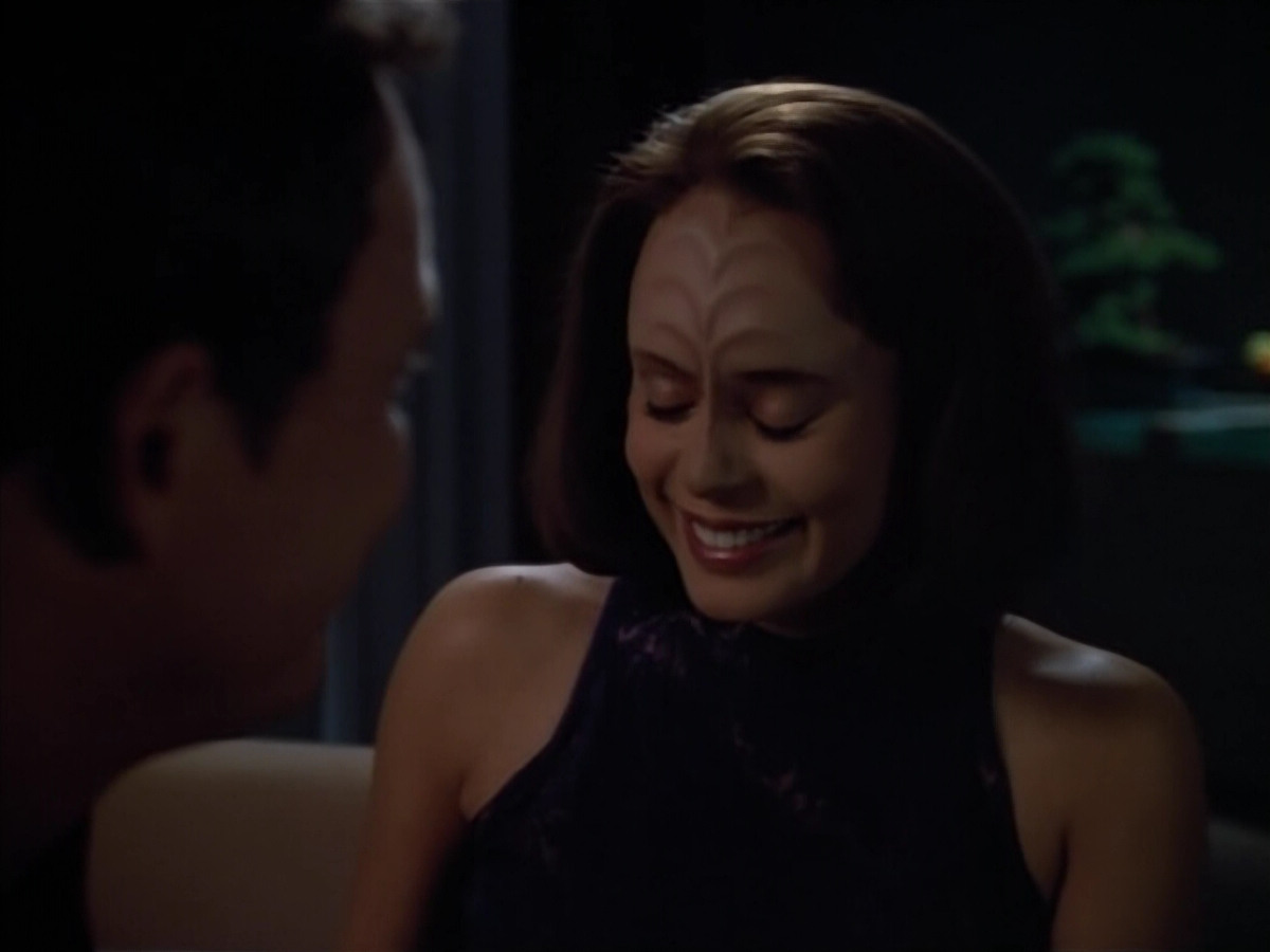 extant_StarTrek_VOY_4x07-ScientificMethod_04190.jpg