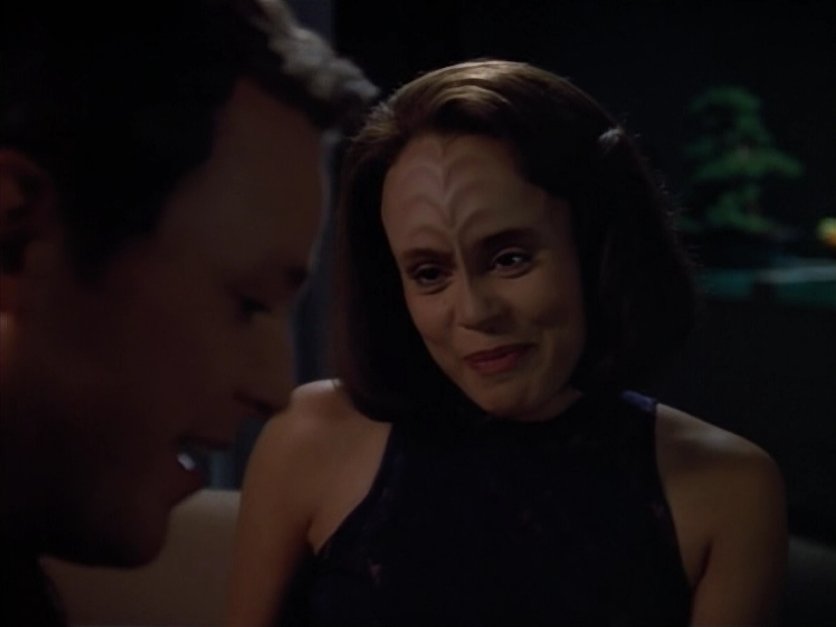 extant_StarTrek_VOY_4x07-ScientificMethod_04193.jpg