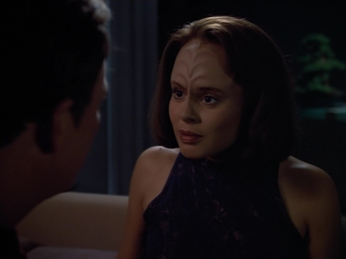 extant_StarTrek_VOY_4x07-ScientificMethod_04216.jpg