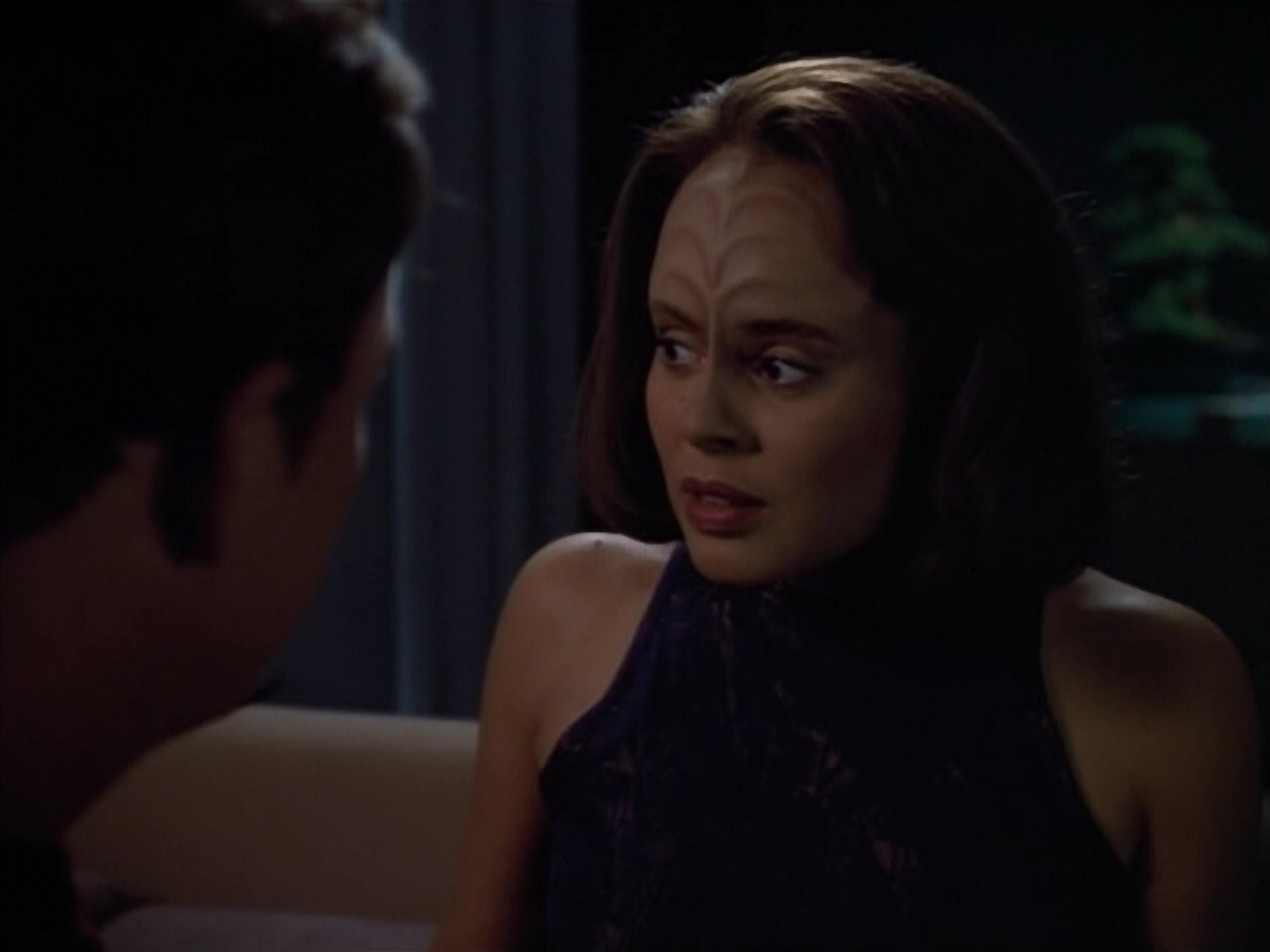 extant_StarTrek_VOY_4x07-ScientificMethod_04220.jpg