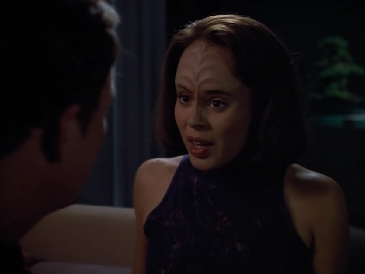 extant_StarTrek_VOY_4x07-ScientificMethod_04225.jpg