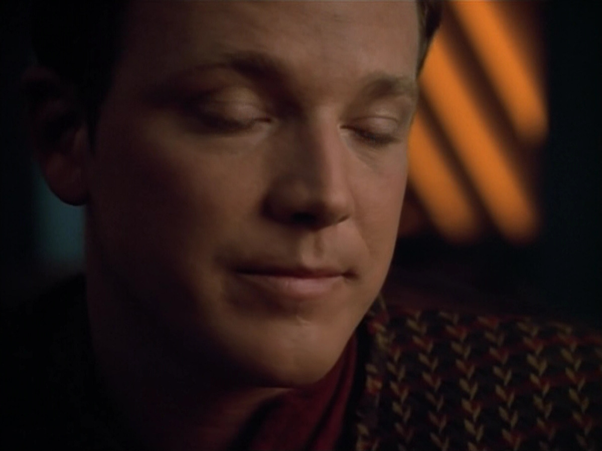 extant_StarTrek_VOY_4x07-ScientificMethod_04265.jpg