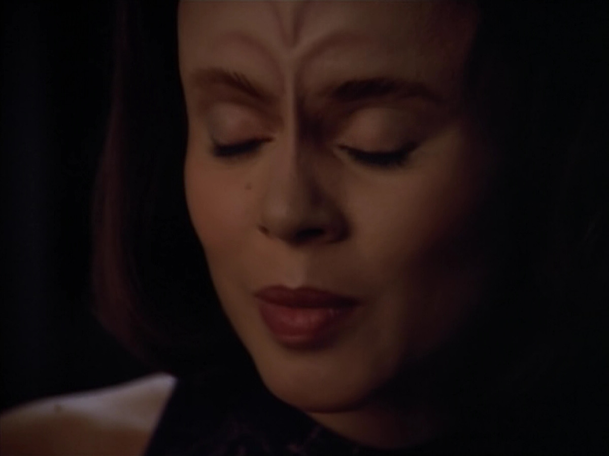 extant_StarTrek_VOY_4x07-ScientificMethod_04266.jpg