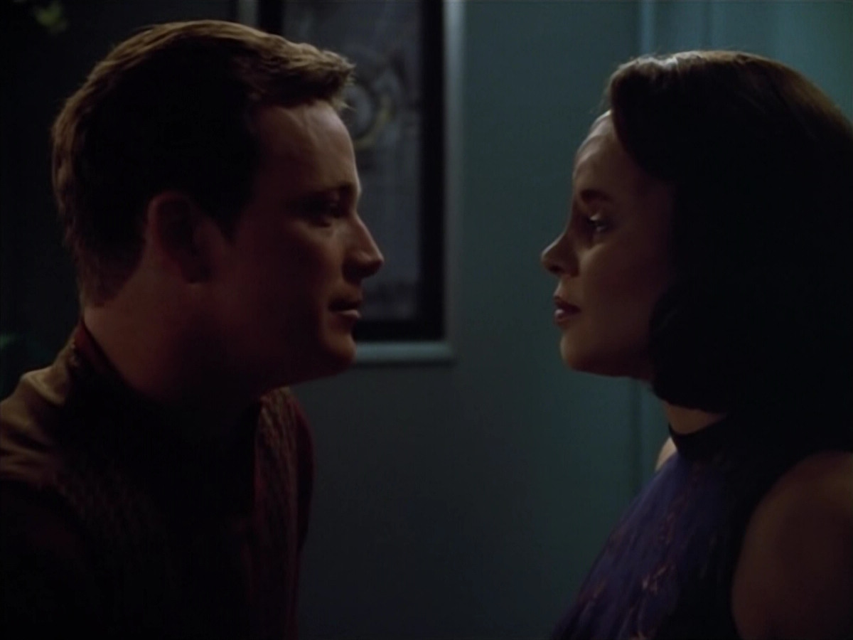 extant_StarTrek_VOY_4x07-ScientificMethod_04276.jpg