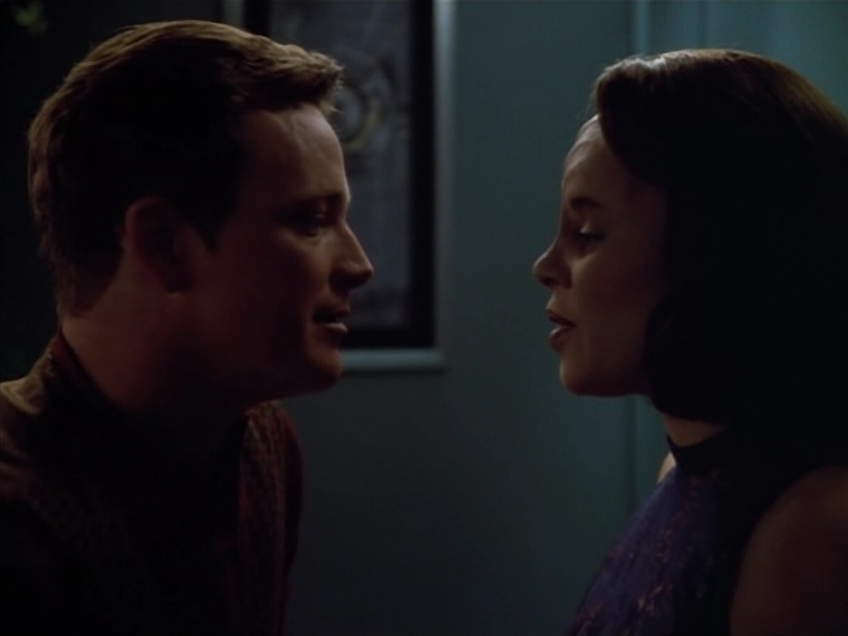 extant_StarTrek_VOY_4x07-ScientificMethod_04278.jpg
