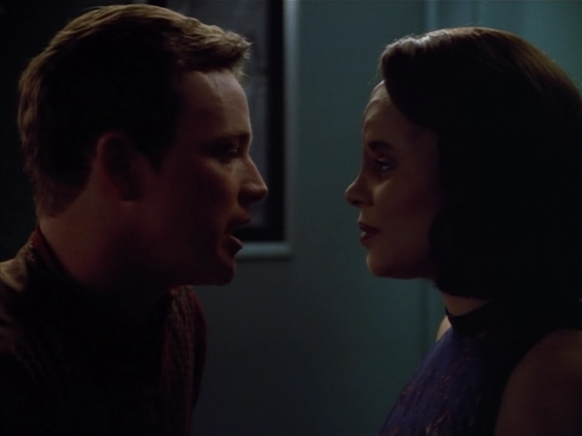 extant_StarTrek_VOY_4x07-ScientificMethod_04281.jpg