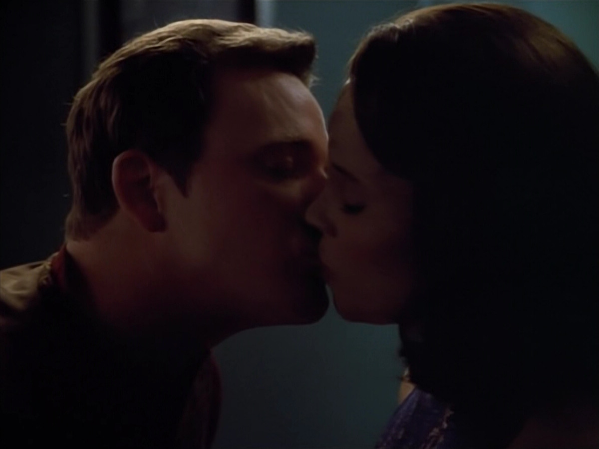 extant_StarTrek_VOY_4x07-ScientificMethod_04288.jpg