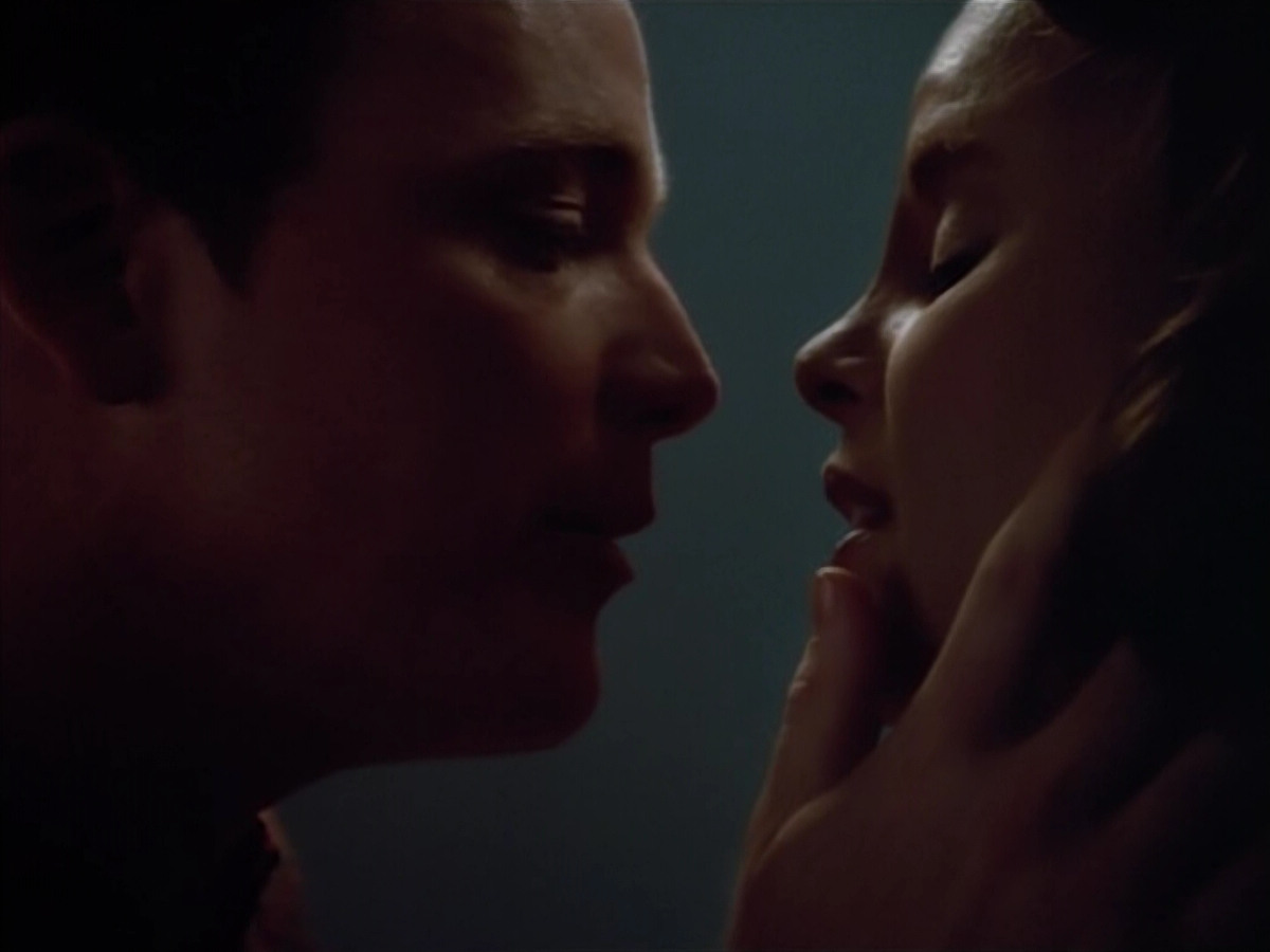 extant_StarTrek_VOY_4x07-ScientificMethod_04304.jpg