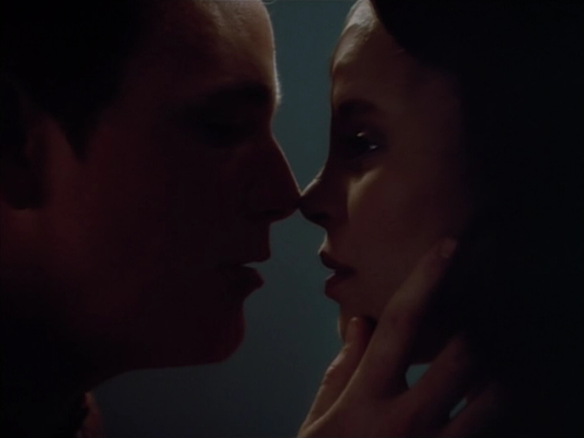 extant_StarTrek_VOY_4x07-ScientificMethod_04311.jpg