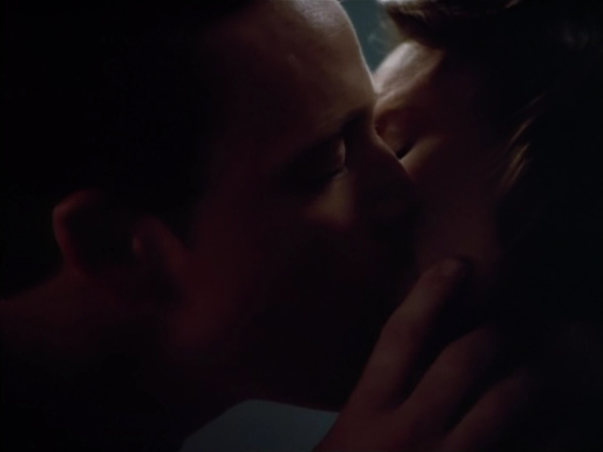 extant_StarTrek_VOY_4x07-ScientificMethod_04315.jpg