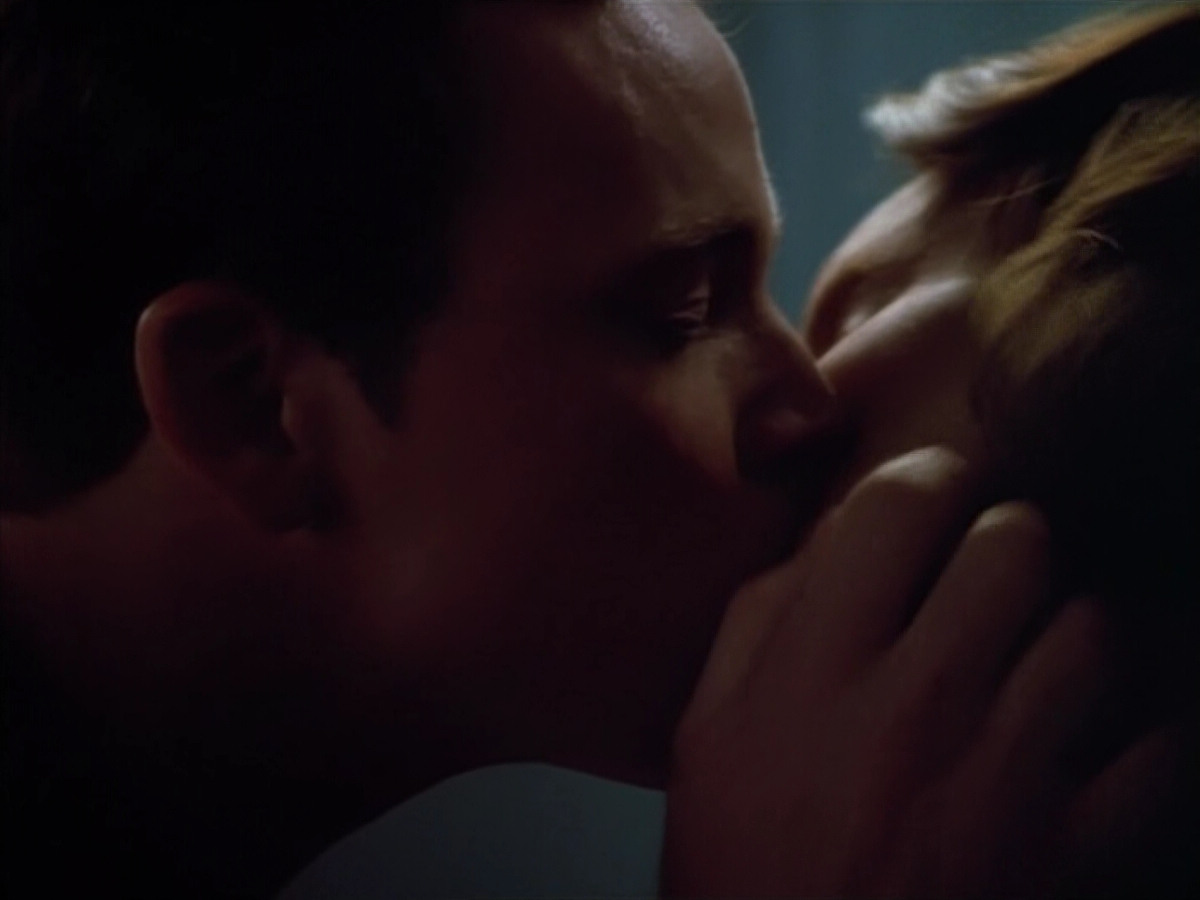 extant_StarTrek_VOY_4x07-ScientificMethod_04316.jpg