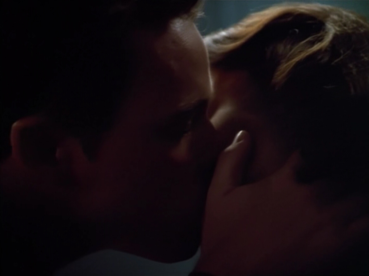 extant_StarTrek_VOY_4x07-ScientificMethod_04317.jpg