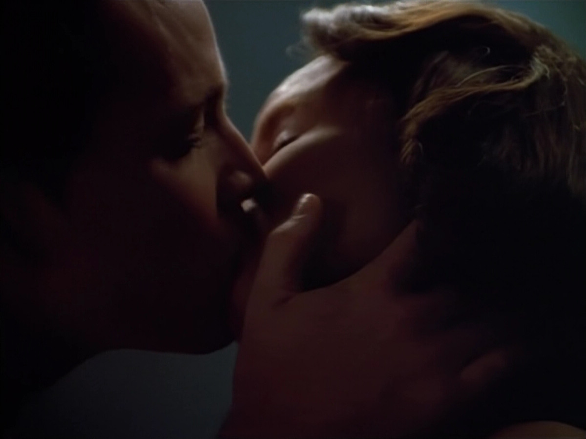 extant_StarTrek_VOY_4x07-ScientificMethod_04318.jpg