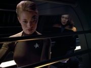 extant_StarTrek_VOY_4x07-ScientificMethod_00056.jpg