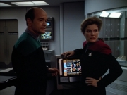 Filename=extant_StarTrek_VOY_4x07-ScientificMethod_01359.jpg
Filesize=156KiB
Dimensions=1200x900
Date added=Aug 20, 2019 extant_StarTrek_VOY_4x07-ScientificMethod_01359.jpg