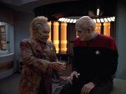 extant_StarTrek_VOY_4x07-ScientificMethod_01648.jpg