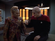 extant_StarTrek_VOY_4x07-ScientificMethod_01651.jpg