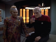 extant_StarTrek_VOY_4x07-ScientificMethod_01655.jpg