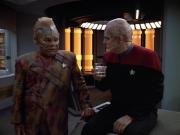 extant_StarTrek_VOY_4x07-ScientificMethod_01659.jpg