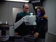 Filename=extant_StarTrek_VOY_4x07-ScientificMethod_01785.jpg
Filesize=151KiB
Dimensions=1200x900
Date added=Aug 20, 2019 extant_StarTrek_VOY_4x07-ScientificMethod_01785.jpg