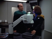 extant_StarTrek_VOY_4x07-ScientificMethod_01788.jpg