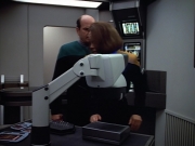 extant_StarTrek_VOY_4x07-ScientificMethod_01796.jpg