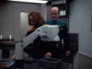 extant_StarTrek_VOY_4x07-ScientificMethod_01797.jpg