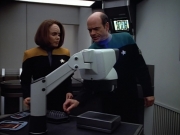 extant_StarTrek_VOY_4x07-ScientificMethod_01798.jpg