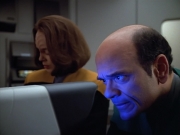 extant_StarTrek_VOY_4x07-ScientificMethod_01808.jpg
