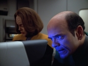 extant_StarTrek_VOY_4x07-ScientificMethod_01809.jpg