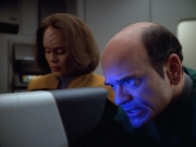 extant_StarTrek_VOY_4x07-ScientificMethod_01812.jpg