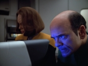 extant_StarTrek_VOY_4x07-ScientificMethod_01819.jpg