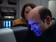 extant_StarTrek_VOY_4x07-ScientificMethod_01912.jpg