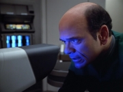 extant_StarTrek_VOY_4x07-ScientificMethod_01946.jpg