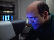 extant_StarTrek_VOY_4x07-ScientificMethod_01948.jpg