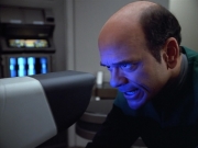 extant_StarTrek_VOY_4x07-ScientificMethod_01949.jpg