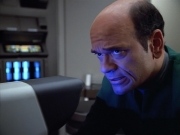 extant_StarTrek_VOY_4x07-ScientificMethod_01955.jpg
