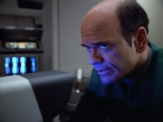 extant_StarTrek_VOY_4x07-ScientificMethod_01956.jpg