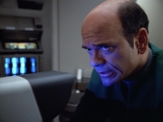 extant_StarTrek_VOY_4x07-ScientificMethod_01957.jpg