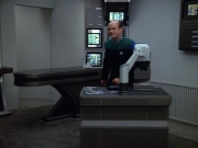 extant_StarTrek_VOY_4x07-ScientificMethod_02019.jpg