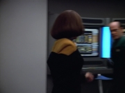 extant_StarTrek_VOY_4x07-ScientificMethod_02031.jpg