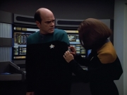 extant_StarTrek_VOY_4x07-ScientificMethod_02034.jpg