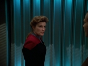 extant_StarTrek_VOY_4x07-ScientificMethod_03347.jpg
