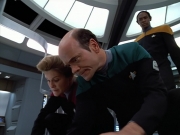 extant_StarTrek_VOY_4x07-ScientificMethod_03577.jpg