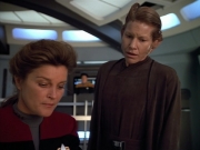extant_StarTrek_VOY_4x07-ScientificMethod_03753.jpg